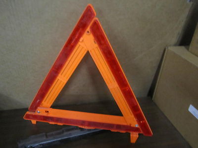 TRIANGLE REFLECTOR EMERGENCY WARNING TRIANGLE ROAD HAZARD WARNING