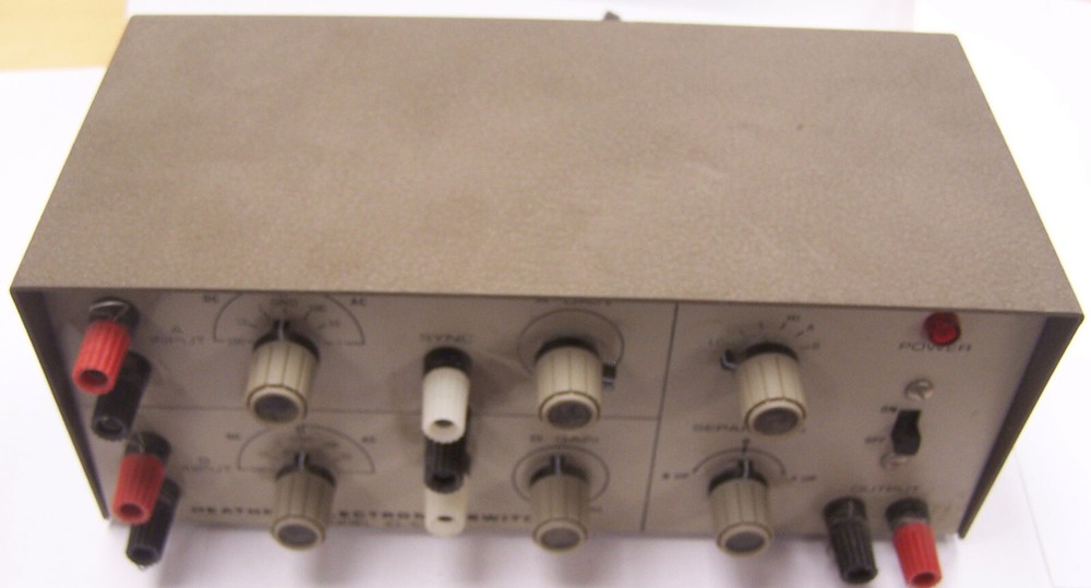 Vintage Heathkit Model ID-101 Electronic Switch for oscilloscope Powers Up.