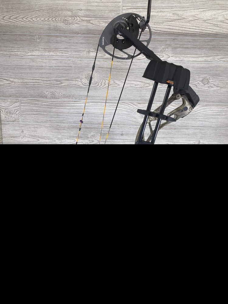 Diamond Edge 320 RH Bow Package