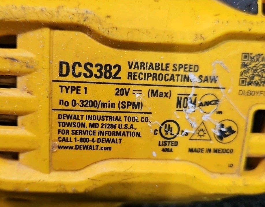 DeWalt Tools DCS382 Variable Speed Reciprocating Saw + 1.3Ah Batt & Charg - READ