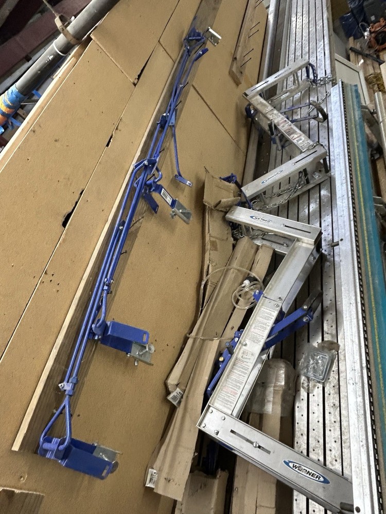 Werner Modular Scaffolding Components Blue Silver Metal Brackets Support Arms
