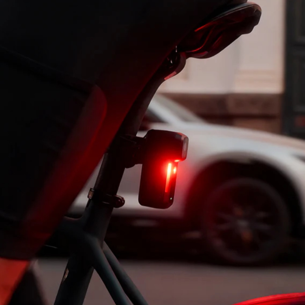 Ravemen NT301 Smart Tail Light with Accident Detection and Loop Recording Camera