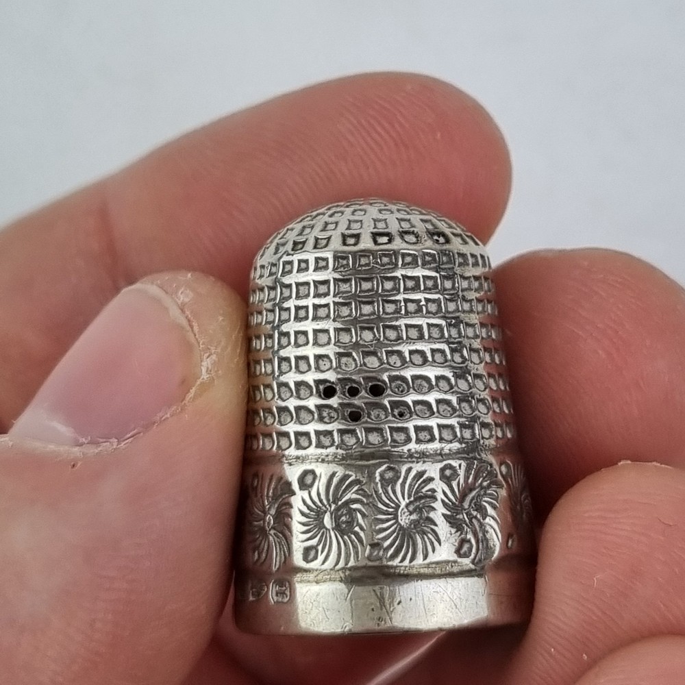 Antique Solid Silver Thimble Chester 1894 John Thompson & Sons