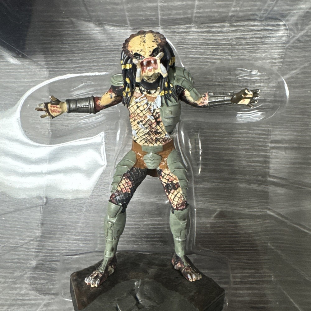 2016 Eaglemoss Alien & Predator Figurine Collection The Predator