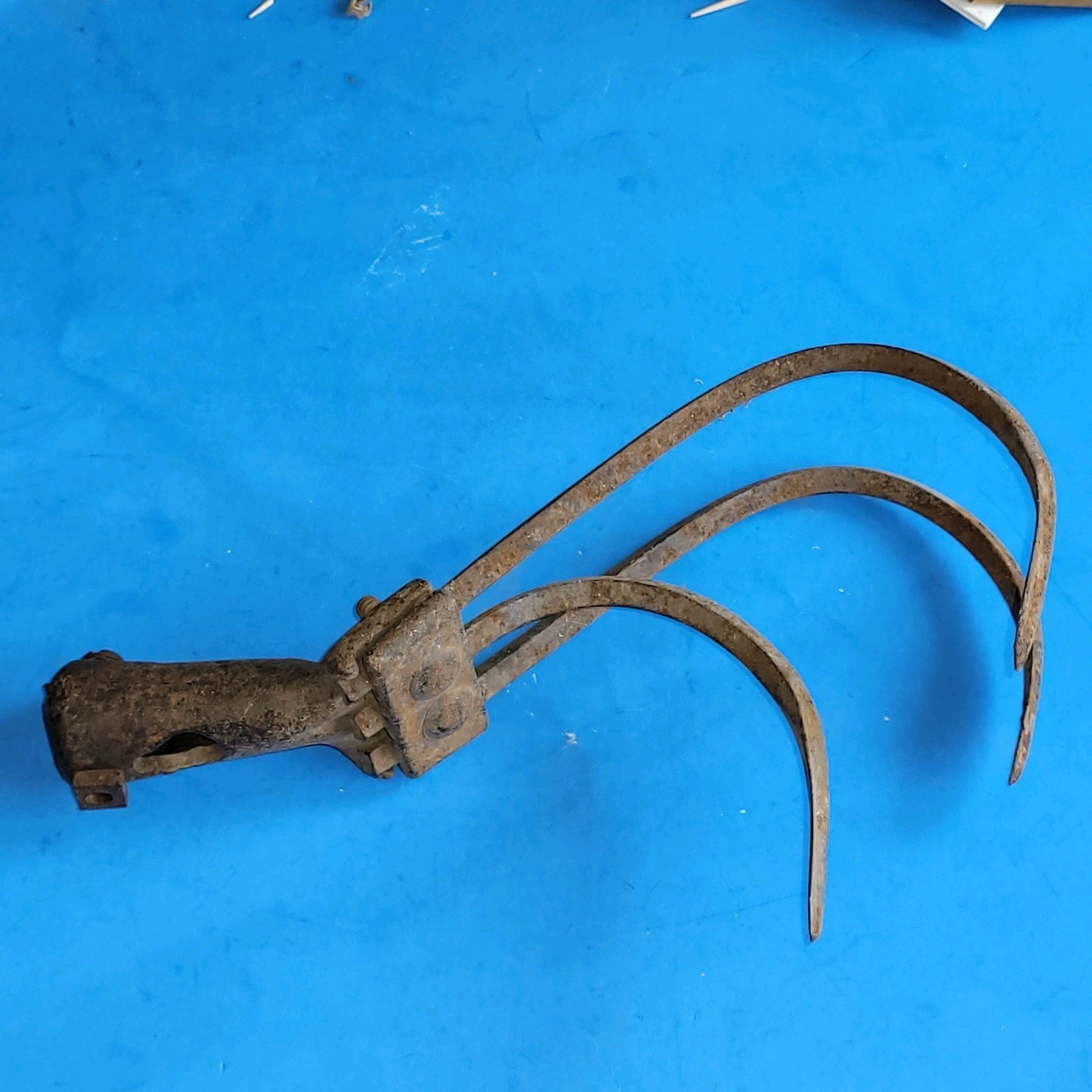 Vintage 3 Tine Prong Garden Cultivator Hoe Rake Claw Antique