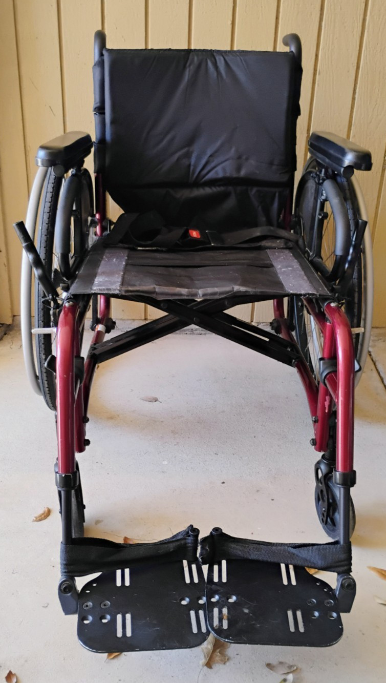 Quickie 2 Lite Folding wheelchair 18"x 18"