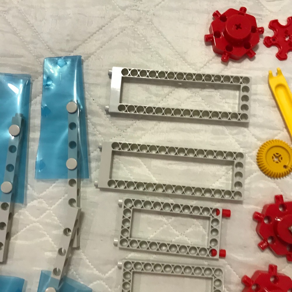 Thames and Kosmos set