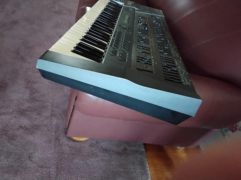 Roland JD-800 Digital Synthesizer serviced w/case