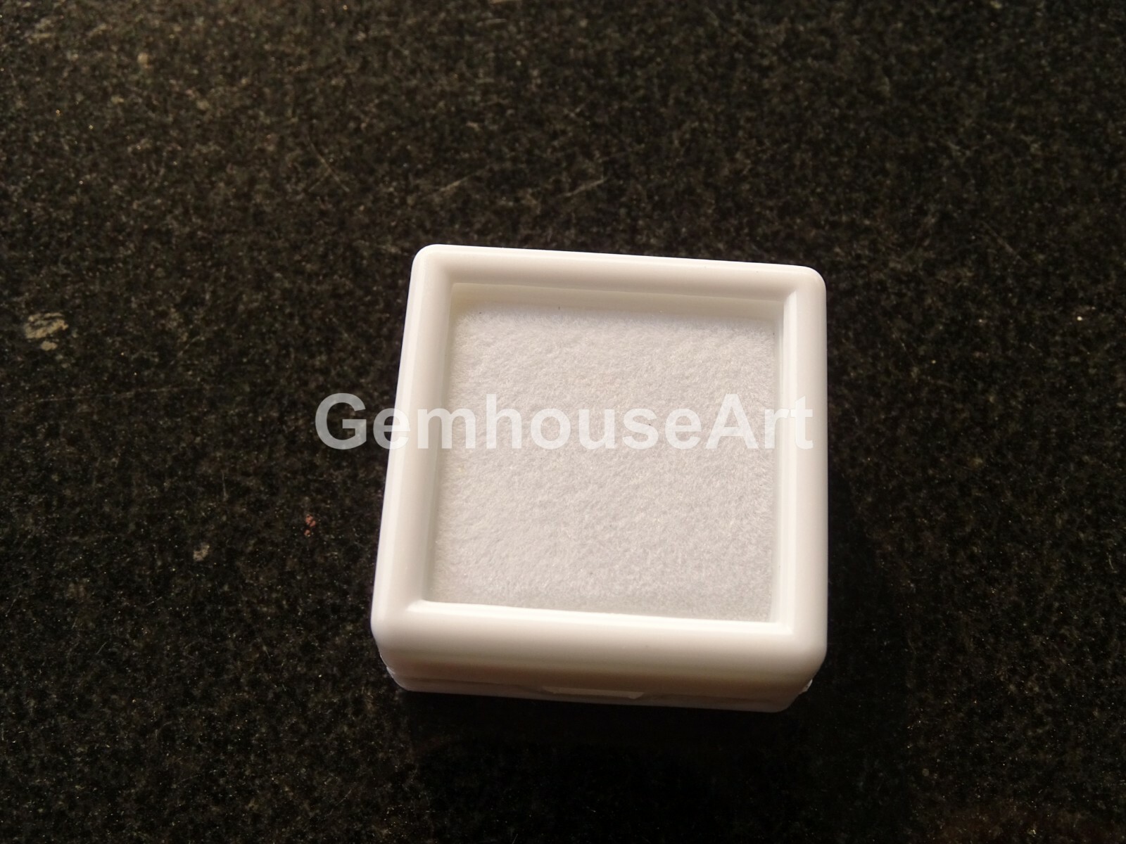 240 Pcs 3 x 3 Cm White Gem Display plastic box Storage for Gems