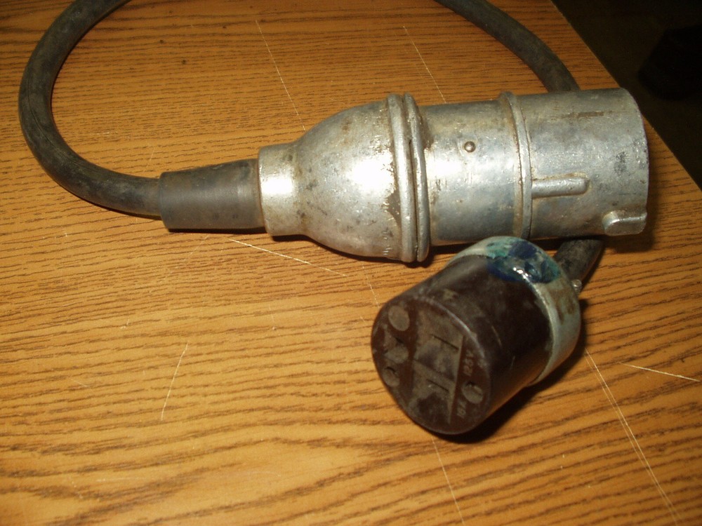 3 Pin & Sleeve Plug 30-Amp 125-Volt single pole,3-Wire, Grounding to std plug