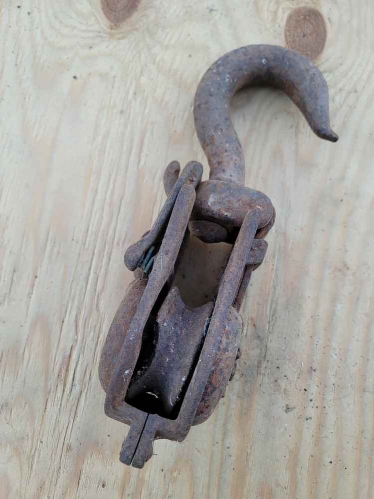 Heavy Duty Pulley And Chain System, Large Hook Opens To Make Loading Easy