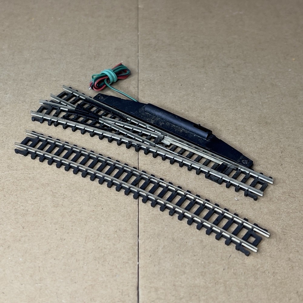 Atlas ATL2700 N Scale  Code 80 Snap Track Remote Switch Turnout Left Hand