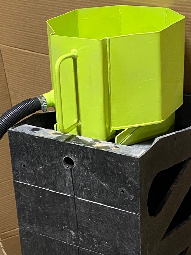 gold cube classifier from Whispering River. Fast and easy way to classify.