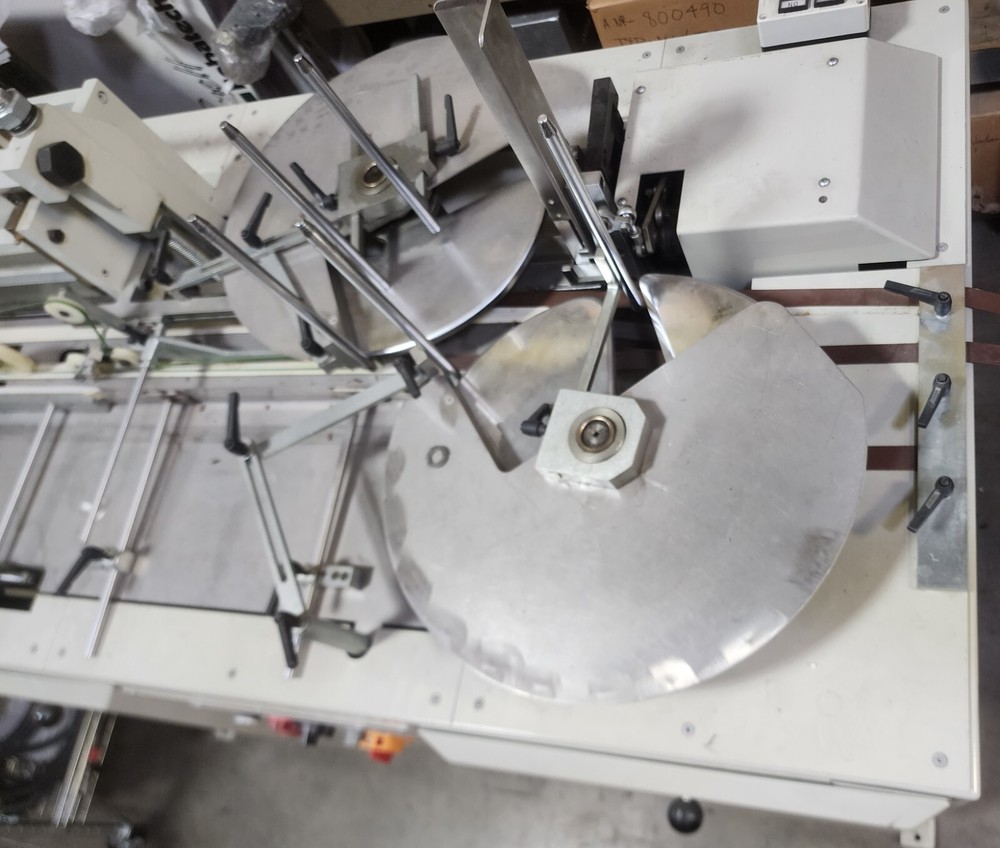 AUTOMATIC PAPER PUNCH/SAME AS GBC Sickinger USP-13 Universal 3:1 SQUARE PATTERN