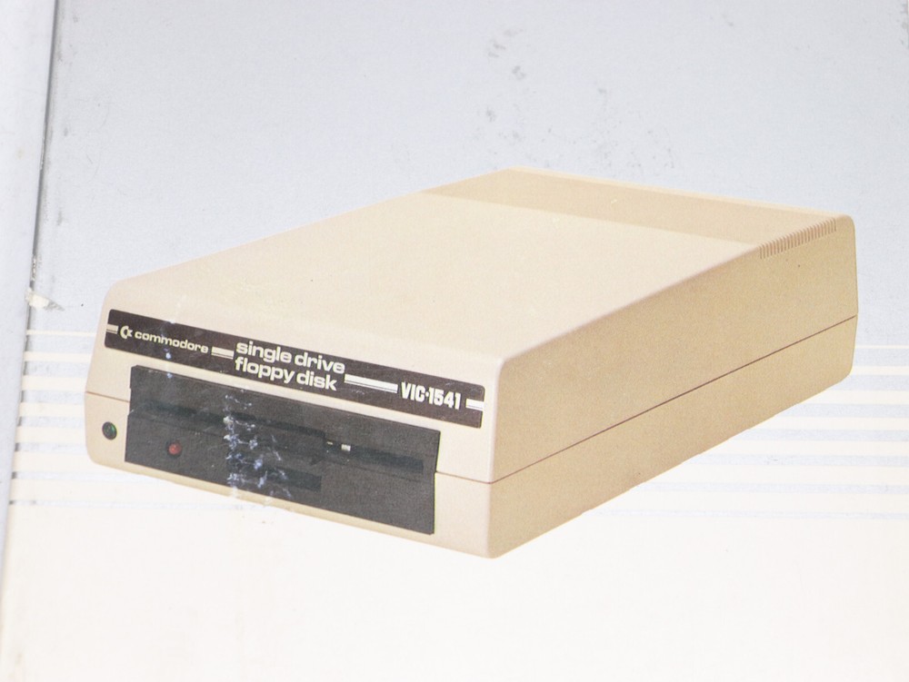 VIC-1541 Single Drive Floppy Disk User's Manual Commodore 64 1982