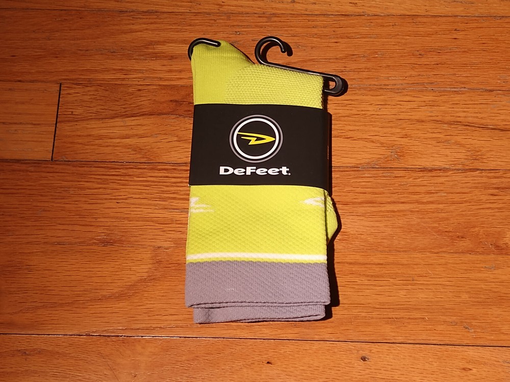 DeFeet Levitator Lite Sulpher Springs Socks NWT Size Small 5” Cuff
