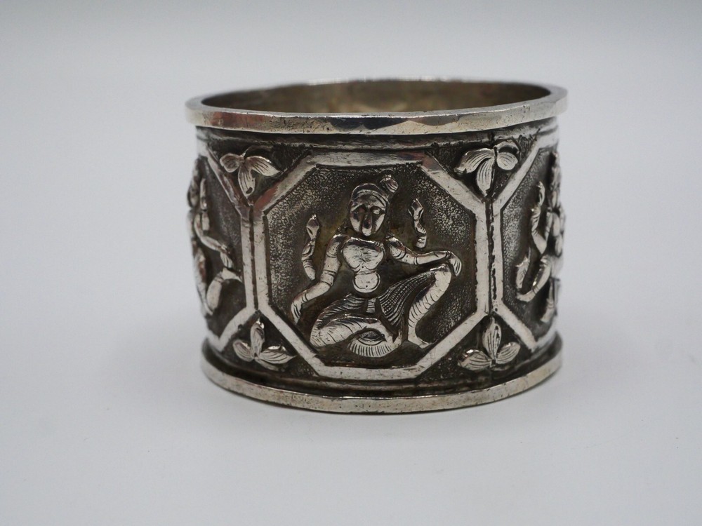 RARE 43 GRS SOLID SILVER INDIA ORIGIN TOWEL ROUND
