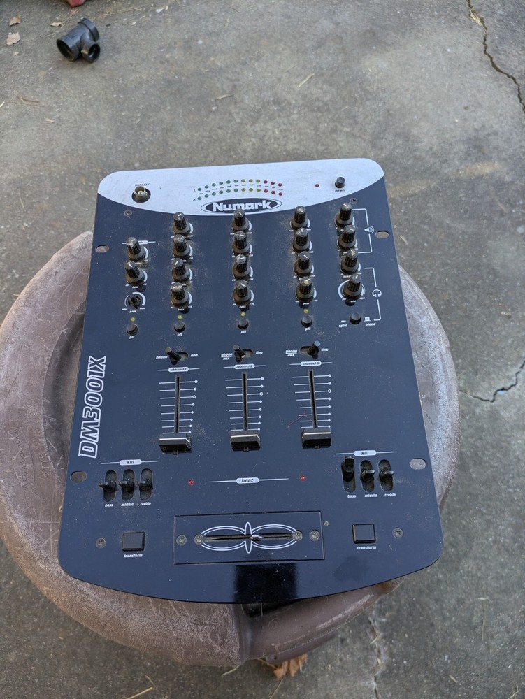 Numark DM3001X - Mixer