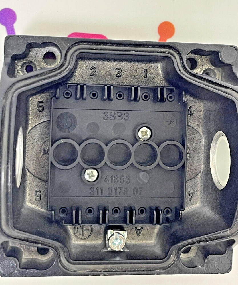 SIEMENS 3SB3801-2EC3 Emergency Stop