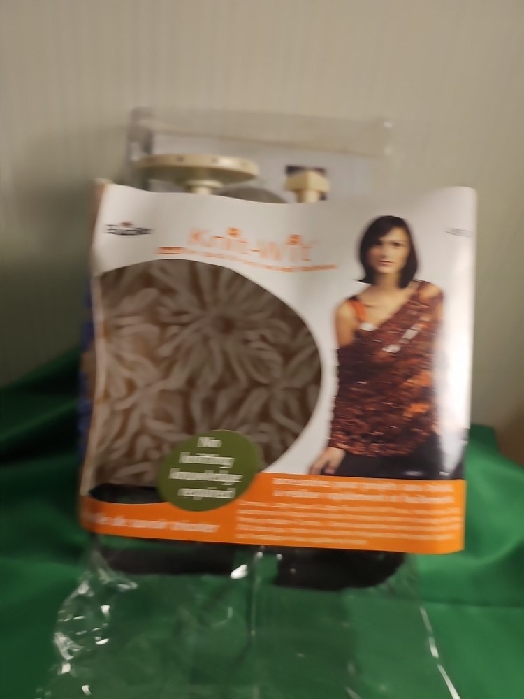 2005 Bucilla Knit-Wit Tool Set Quick & Easy Knitting