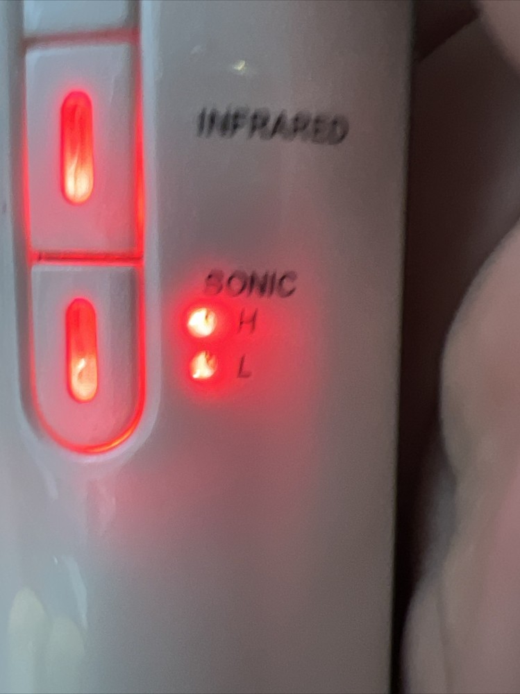 Inferated handheld utrasonic microcurrent machine