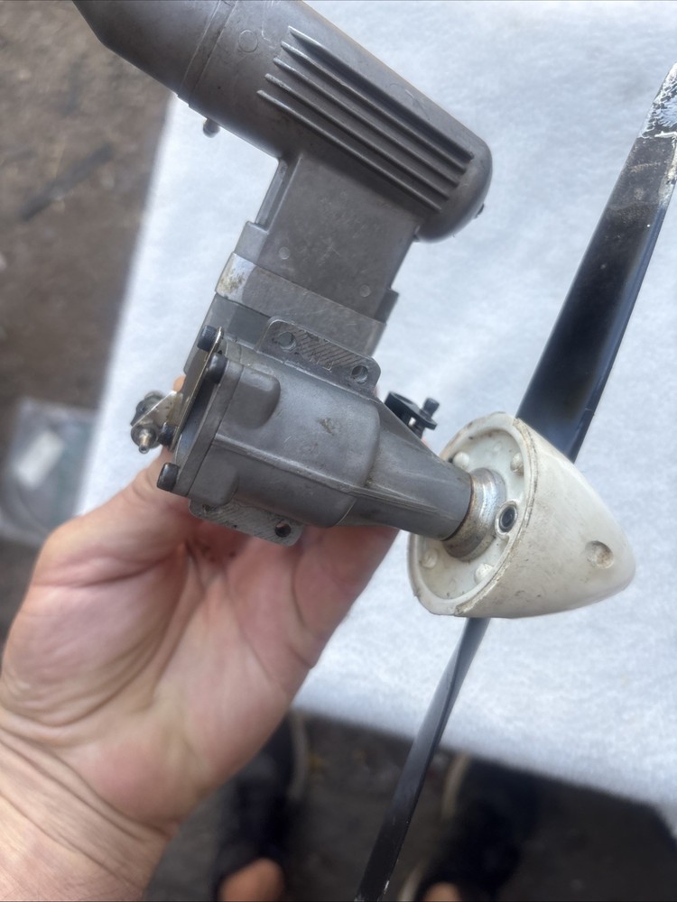 OS MAX 40 Engine & Muffler