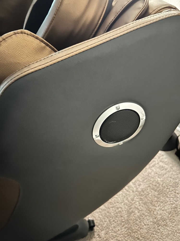 zero gravity full function massage chair with heat and Bluetooth Retail 4k-5k