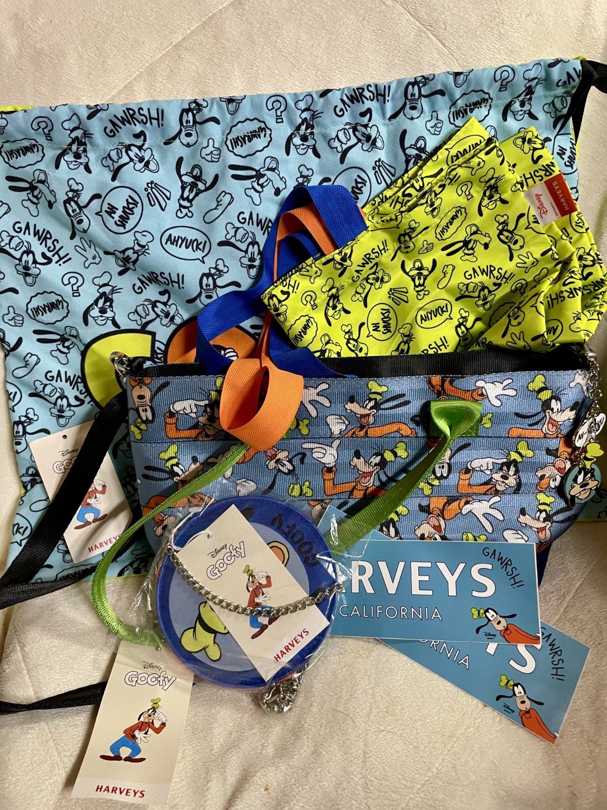 Harveys Disney Goofy - Streamline Baguette, Dust Bag, Shopper Tote & Coin Purse