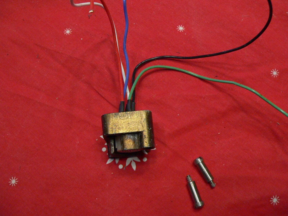 New  Metal FEMALE / SOCKET BA5590  Battery Connector Unused Pull