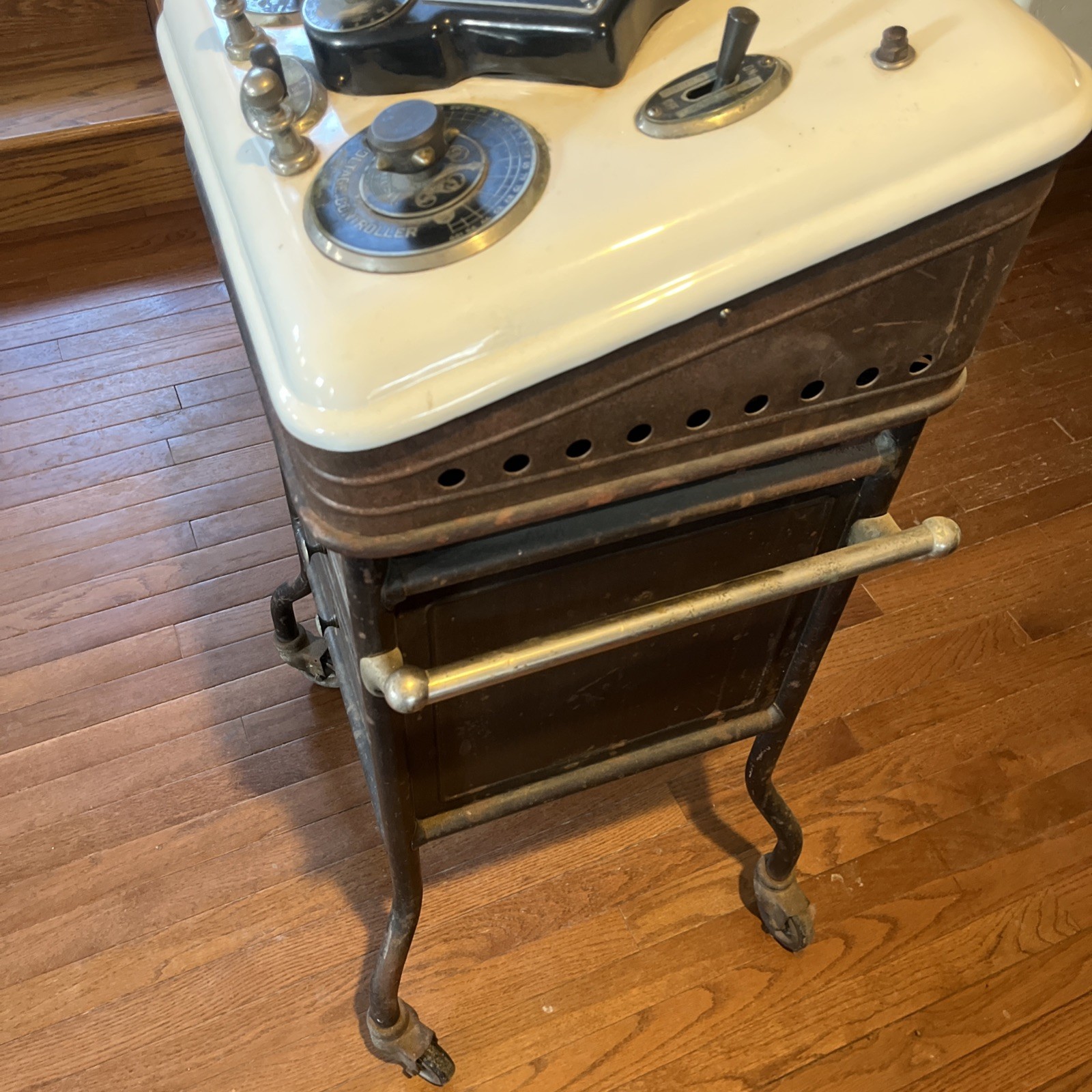 Shock Therapy McIntosh Polysine Generator Quck Medical Device And 4 Drawer Stand