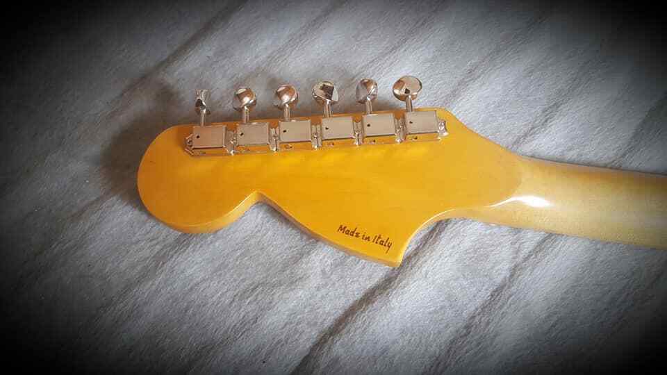 CHITARRA MODELLO STRATOCASTER