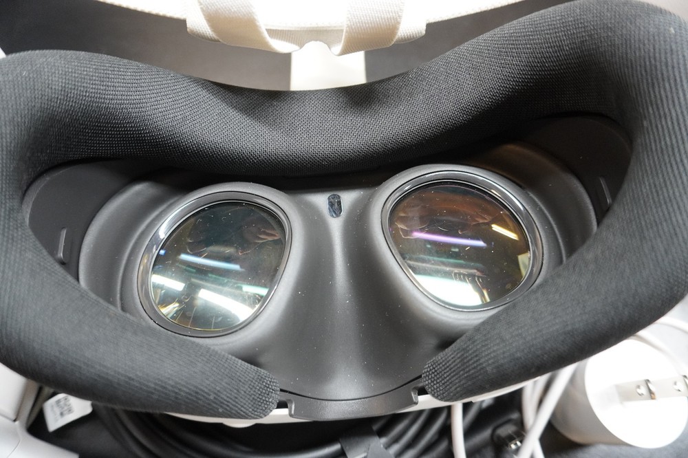Meta Quest 3 512gb VR Headset w/Controllers
