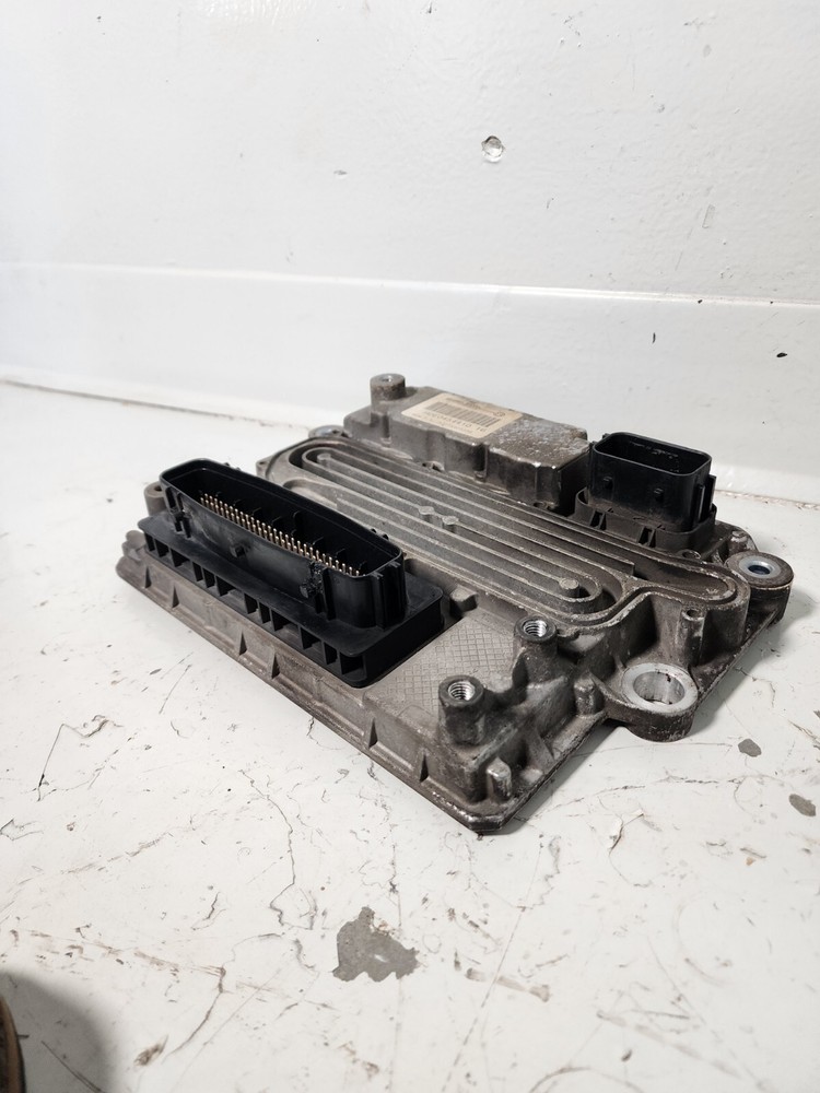 A 001 446 58 35 / 002 Detroit DD15 0 Ecm (Engine Control Module)