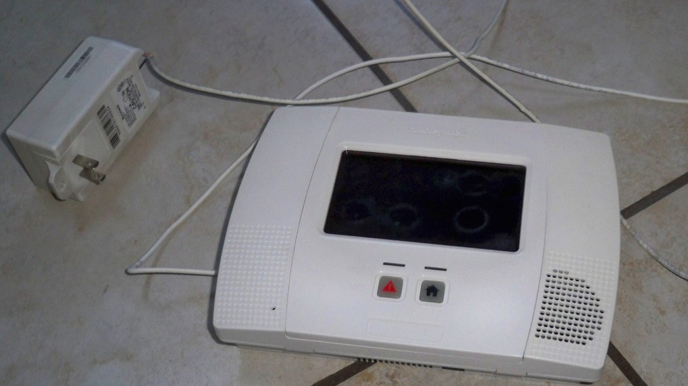 Honeywell Lynx Touch 2 L5200 Panel & Power Supply