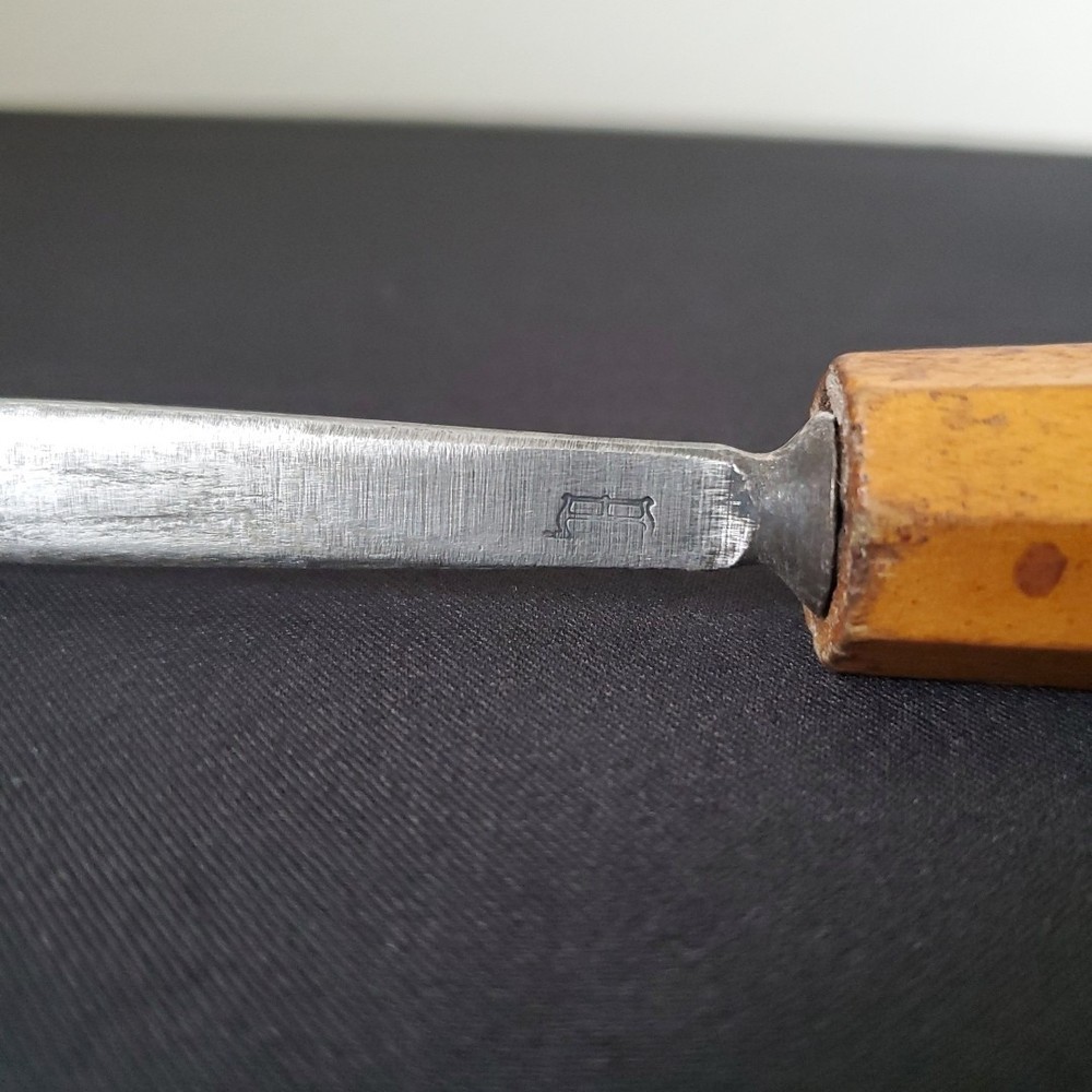 VINTAGE MARKED BUT UNKNOWN BEVEL EDGE CHISEL #4