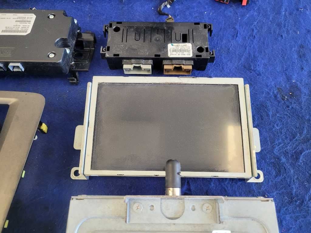 2011 Ford Mustang GT Info-GPS-TV Screen Front Dash Navigation Shaker 2807