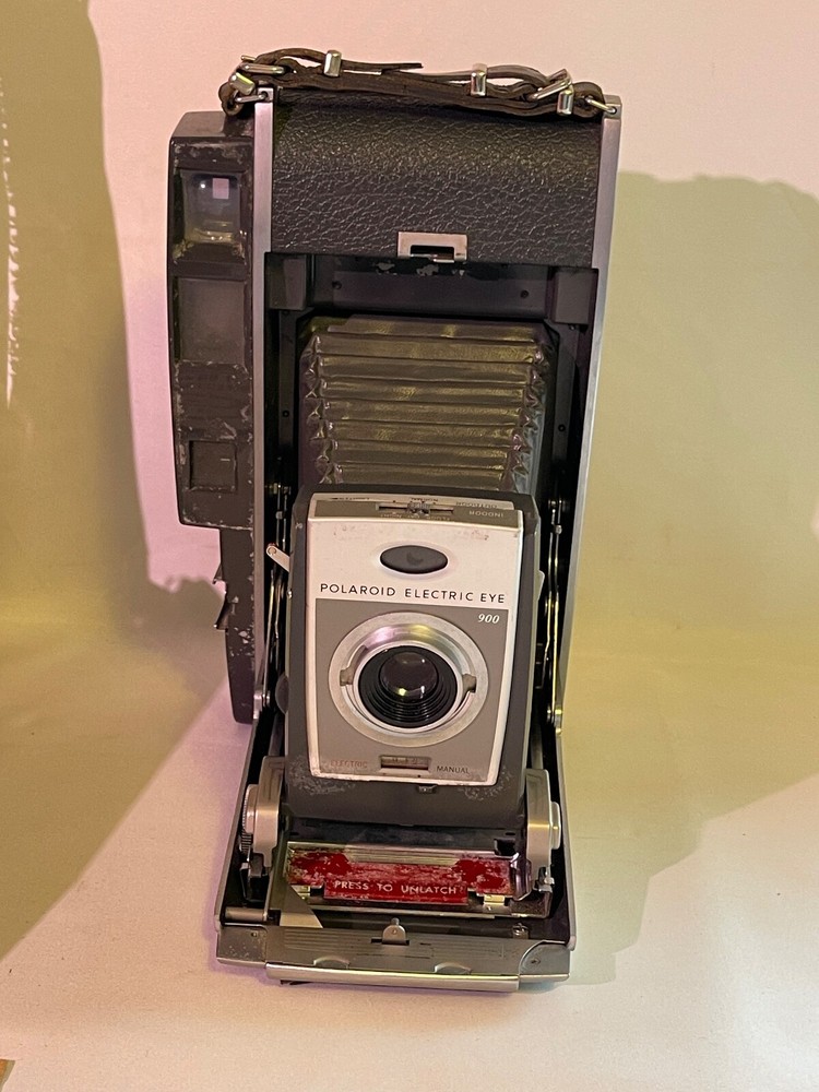 Polaroid Land Camera Model 900, Wink Flash, Manual, leather case, untested as is
