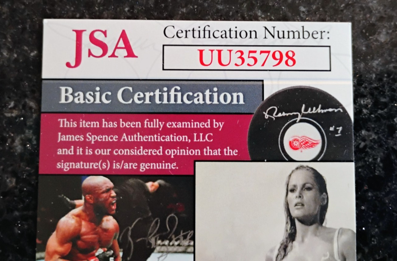 NOTORIOUS KRISTI NOEM - SIGNED BUSINESS CARD - AUTHENTICATED / CERTIFIED BY JSA