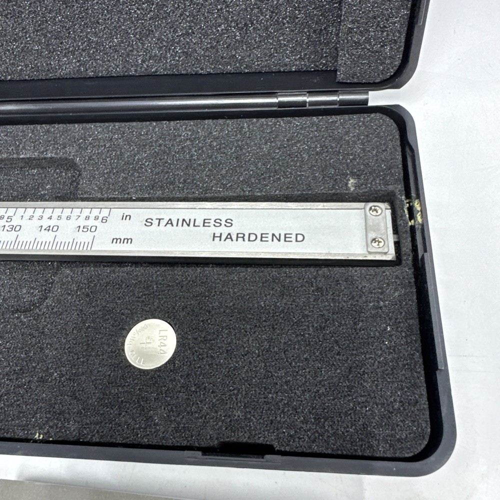 RadioShack Electronic Digital Caliper With Black Case #6400192