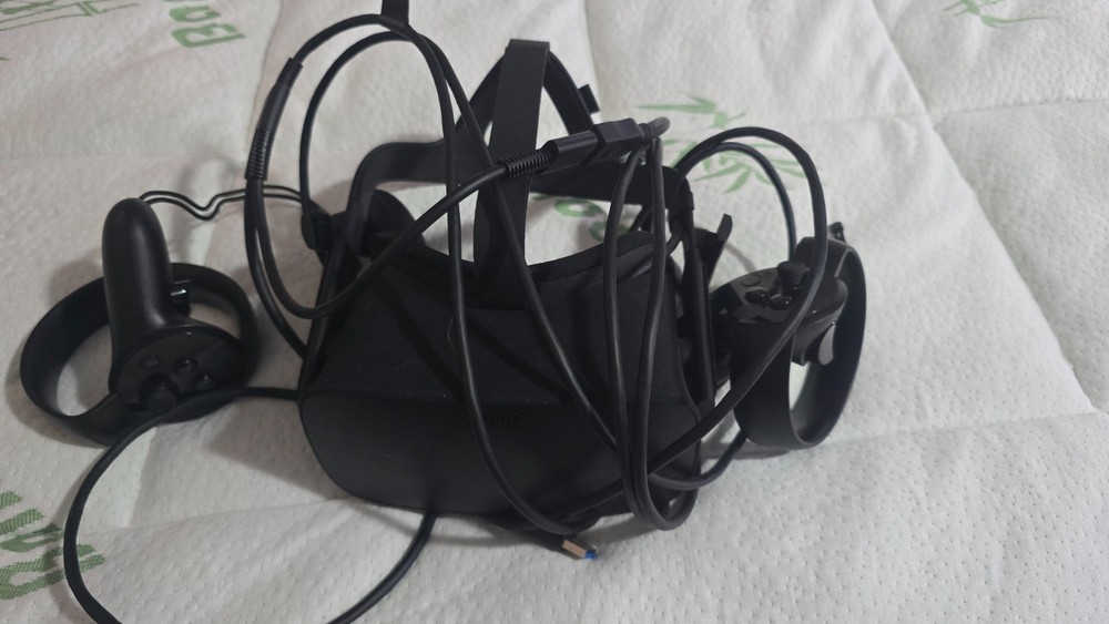 Meta Oculus Rift CV1 VR Headset