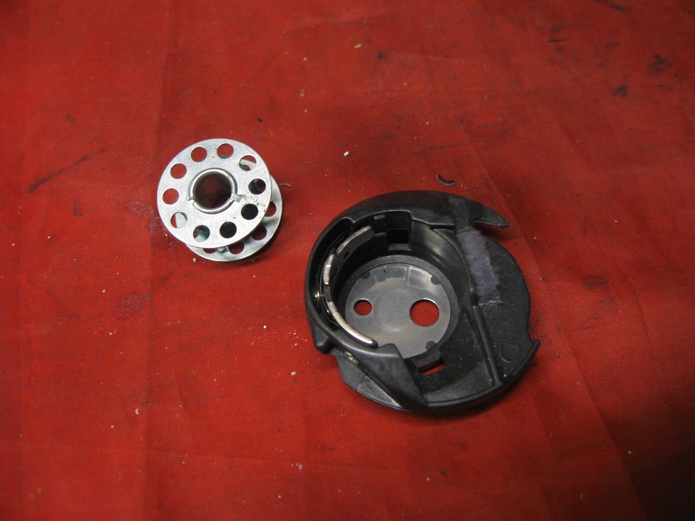 Brother ES 2000 SEWING MACHINE  Parts BOBBIN CASE