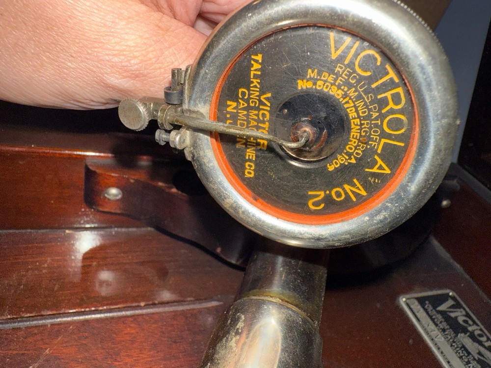 victor victrola talking machine (record player) VV-XIV