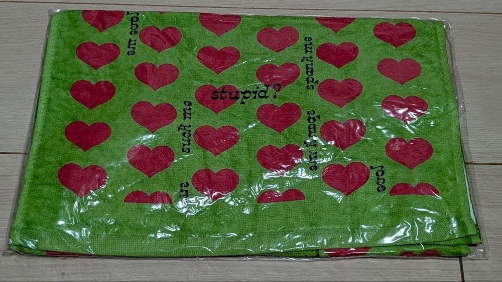 hide green heart face towel