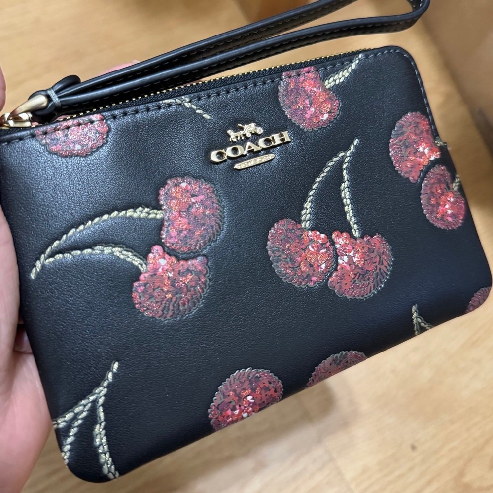 NWT❤️ Coach Corner Zip Wristlet With Cherry Print