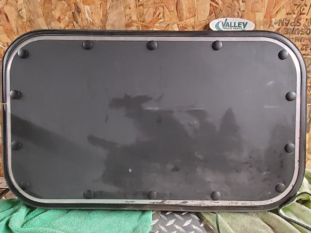 2014 Kenworth T680 Right Sleeper Door (Lower) With Hinge