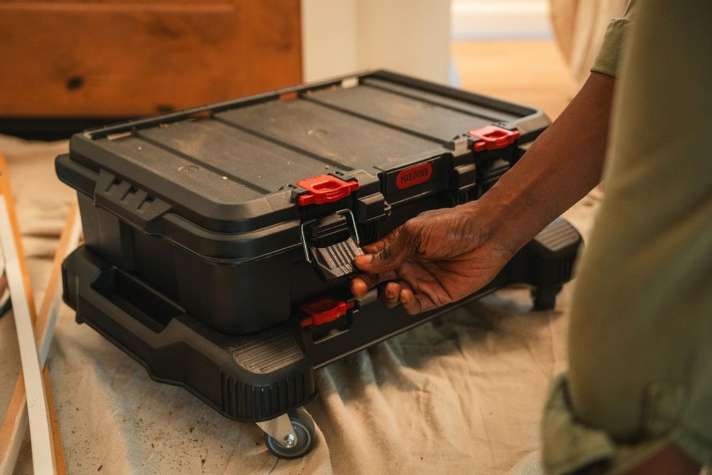 Masterloader Resin Rolling Tool Box with Locking System and Removable Bins