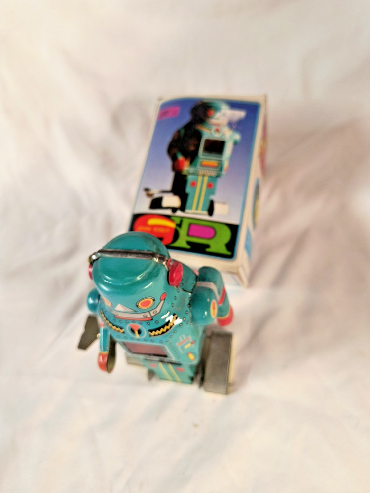 VINTAGE SPARK ROBOT TIN ROBOT WITH BOX