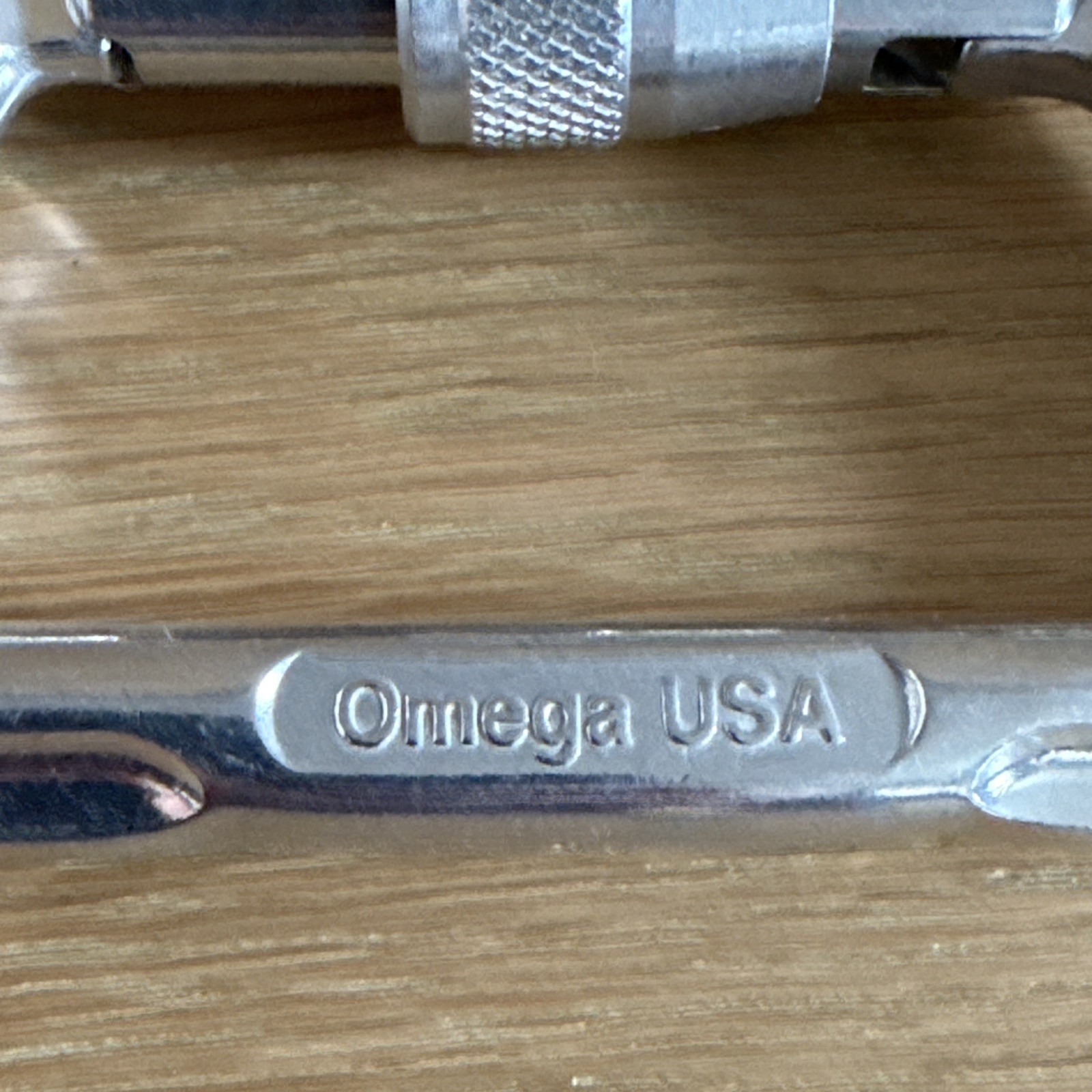 Omega USA D Carabiner Screw-Lock Aluminum kN 31/9/9 CE0082 – Climbing Clip