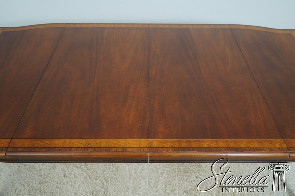 L72481: HENREDON Chippendale Mahogany Dining Room Breakfast Table