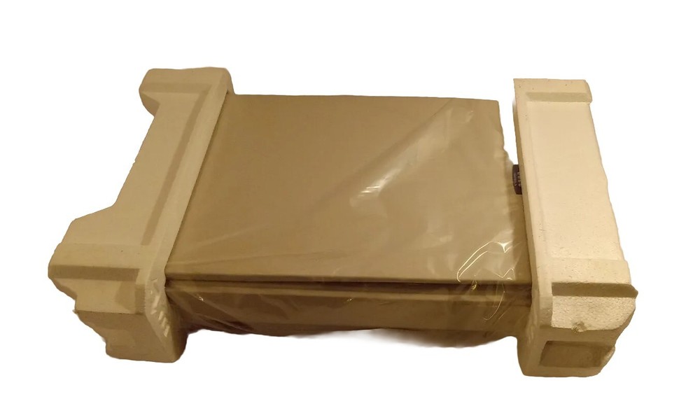 VISIONEER 3300 FLATBED SCANNER - NEW IN BOX - PARALLEL PORT, COMPLETE.